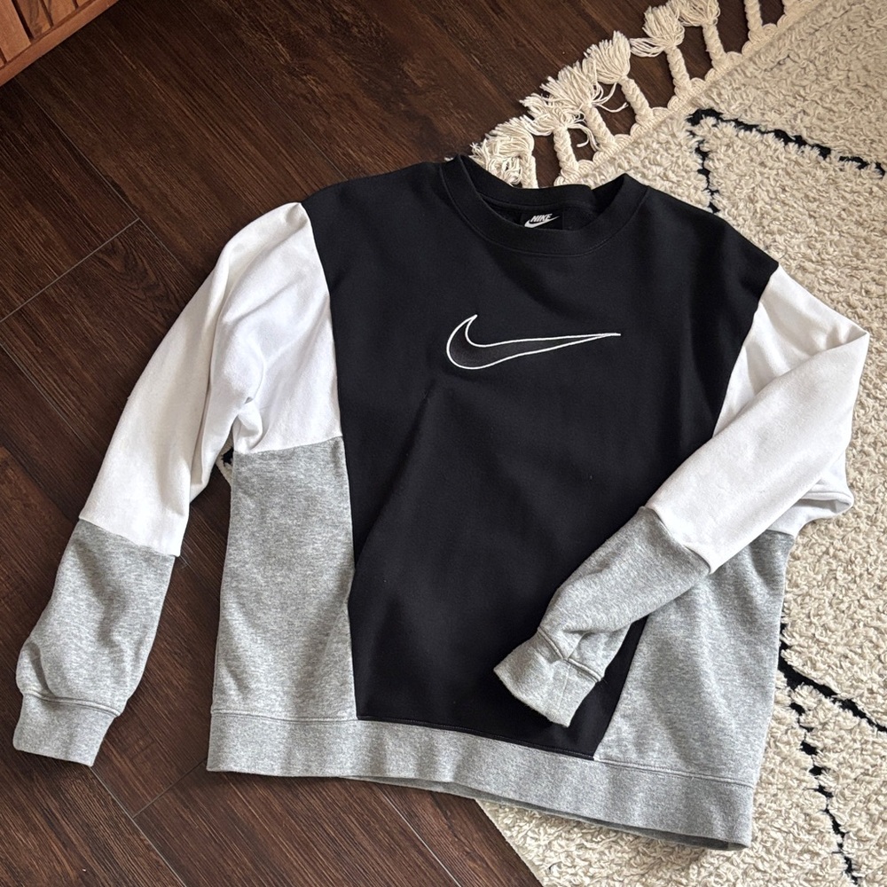 Nike Black, White & Gray Colorblock Crewneck Sweatshirt